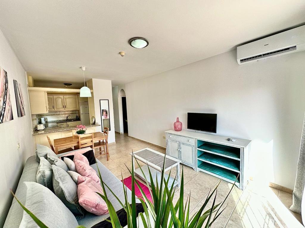 Sunny Apartment & Heated Pool Los Cristianos  Esterno foto