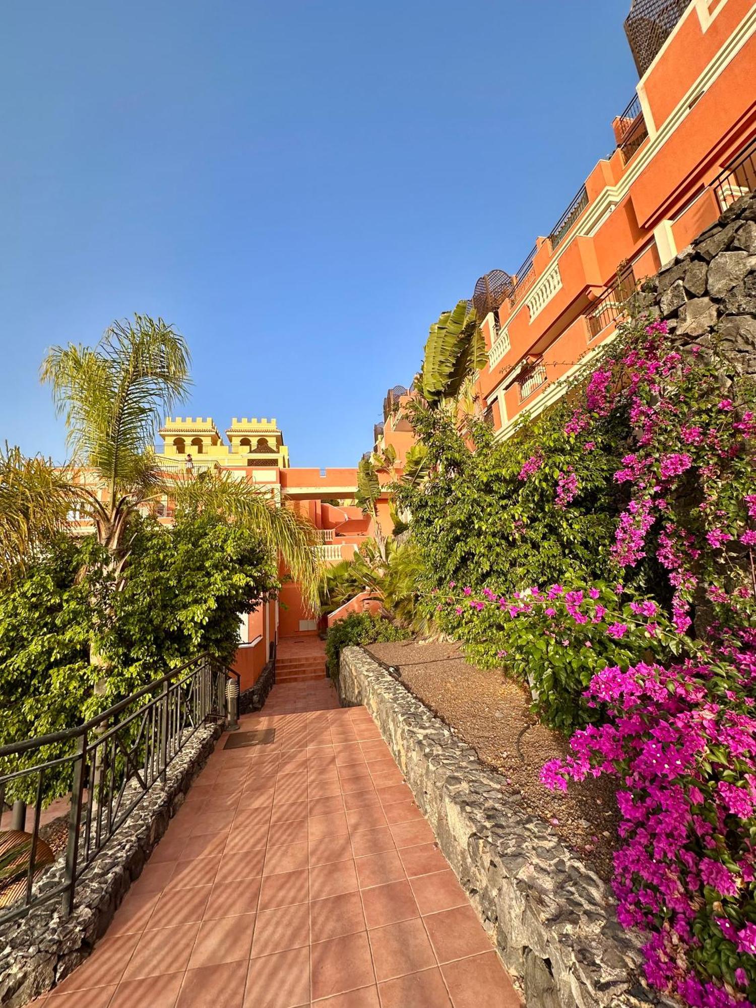 Sunny Apartment & Heated Pool Los Cristianos  Esterno foto