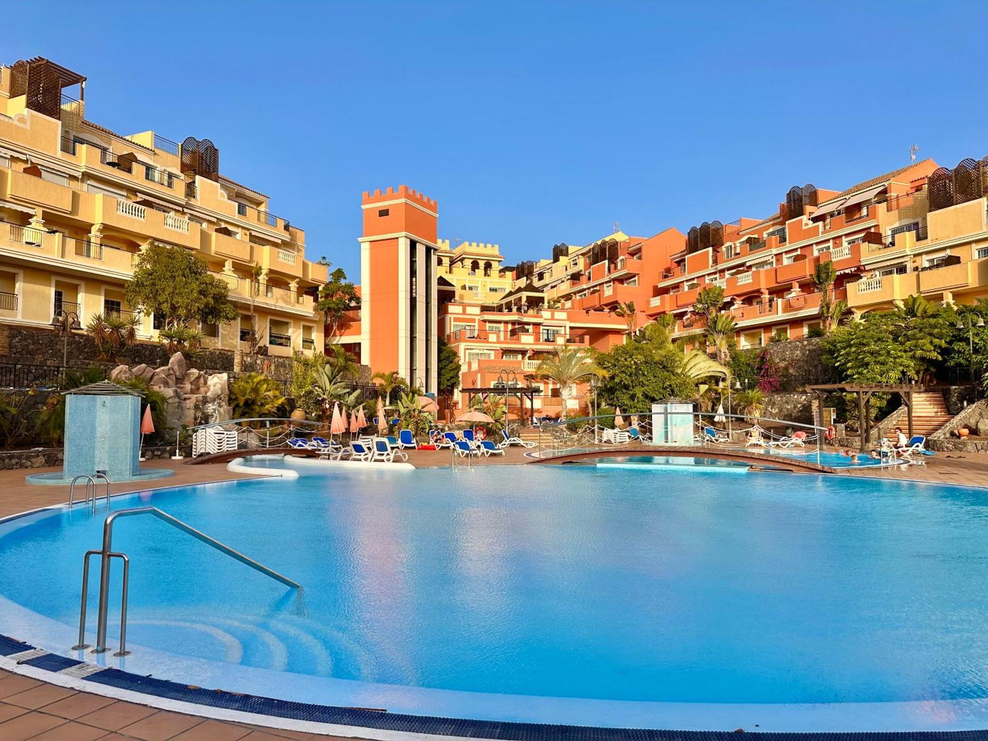 Sunny Apartment & Heated Pool Los Cristianos  Esterno foto